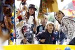 Blaricum 20 augustus 2008
Leontine Borsato met hoed en kinderen Luca Borsato en Senna Borsato op de kermis in Blaricum.
Schiettent