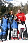Fiss 28 februari 2008 Marco Borsato en Leontine met hun kinderen Jada Senna en Luca op wintersport / skivakantie.
Peter Smulders bv