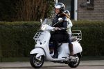 Bussum 1 april 2008
Linda de Mol en Jeroen Rietbergen met Noa en Julian bij de videotheek en daarna op de fiets en de vespa scooter.
Peter Smulders bv