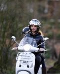 Bussum 1 april 2008
Linda de Mol en Jeroen Rietbergen met Noa en Julian bij de videotheek en daarna op de fiets en de vespa scooter.
Peter Smulders bv