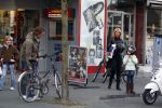 Bussum 1 april 2008
Linda de Mol en Jeroen Rietbergen met Noa en Julian bij de videotheek en daarna op de fiets en de vespa scooter.
Peter Smulders bv
