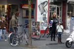 Bussum 1 april 2008
Linda de Mol en Jeroen Rietbergen met Noa en Julian bij de videotheek en daarna op de fiets en de vespa scooter.
Peter Smulders bv