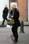 Laren 12 januari 2008
Linda de Mol boodschappen doen in Laren met haar nieuwe range rover.