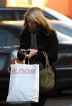 Laren 12 januari 2008
Linda de Mol boodschappen doen in Laren met haar nieuwe range rover.