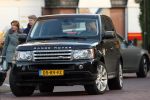 Laren 12 januari 2008
Linda de Mol boodschappen doen in Laren met haar nieuwe range rover.