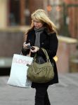 Laren 12 januari 2008
Linda de Mol boodschappen doen in Laren met haar nieuwe range rover.