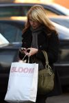 Laren 12 januari 2008
Linda de Mol boodschappen doen in Laren met haar nieuwe range rover.