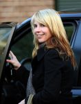 Laren 12 januari 2008
Linda de Mol boodschappen doen in Laren met haar nieuwe range rover.