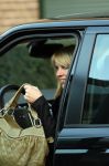 Laren 12 januari 2008
Linda de Mol boodschappen doen in Laren met haar nieuwe range rover.