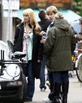 Laren 14 april 2008
Opnames Gooische vrouwen  met Linda de Mol Susan Visser Tjitske Reidinga en Alex Klaasen. Ze rijden in Gooische vrouwen met Linda de Mol haar porsche cabrio.