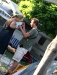 Italie 20 juli 2008
Linda de Mol en haar neefje Johnny de Mol jr voor pnames op de camping Promontorio waar Linda vroeger in haar jeugd altijd op vakantie ging.
