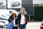 Amsterdam 22 mei 2009
Linda de Mol en haar vriend Jeroen Rietbergen gaan kijken voor een nieuwe porsche 911 cabrio.
Peter Smulders bv