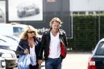 Amsterdam 22 mei 2009
Linda de Mol en haar vriend Jeroen Rietbergen gaan kijken voor een nieuwe porsche 911 cabrio.
Peter Smulders bv