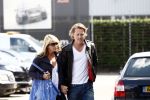 Amsterdam 22 mei 2009
Linda de Mol en haar vriend Jeroen Rietbergen gaan kijken voor een nieuwe porsche 911 cabrio.
Peter Smulders bv