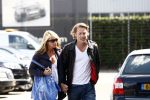 Amsterdam 22 mei 2009
Linda de Mol en haar vriend Jeroen Rietbergen gaan kijken voor een nieuwe porsche 911 cabrio.
Peter Smulders bv
