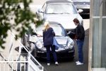 Amsterdam 22 mei 2009
Linda de Mol en haar vriend Jeroen Rietbergen gaan kijken voor een nieuwe porsche 911 cabrio.
Peter Smulders bv