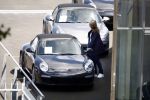Amsterdam 22 mei 2009
Linda de Mol en haar vriend Jeroen Rietbergen gaan kijken voor een nieuwe porsche 911 cabrio.
Peter Smulders bv