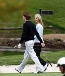 Vale do Lobo 24 februari 2008
Linda de Mol golfend met haar nieuwe vriend Jeroen Rietbergen op vale do lobo  waar Linda een huis heeft.
