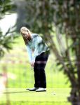 Vale do Lobo 24 februari 2008
Linda de Mol golfend met haar nieuwe vriend Jeroen Rietbergen op vale do lobo  waar Linda een huis heeft.