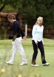 Vale do Lobo 24 februari 2008
Linda de Mol golfend met haar nieuwe vriend Jeroen Rietbergen op vale do lobo  waar Linda een huis heeft.