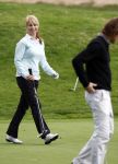 Vale do Lobo 24 februari 2008
Linda de Mol golfend met haar nieuwe vriend Jeroen Rietbergen op vale do lobo  waar Linda een huis heeft.