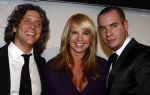 Hilversum 26 januari 2009
Linda de Mol bij de uitreiking van de gouden beelden bij beeld en geluid. Linda met Sander Vahle en Jeroen v Koningsbrugge
Peter Smulders bv