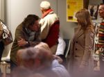 Rotterdam 29 februari 2008
Linda de Mol en 1eroen Rietbergen komen aan op vliegveld Zestienhoven na hun eerste liefdesvakantie in portugal. Buiten stormt/ waait het het.
Peter Smulders bv