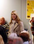 Rotterdam 29 februari 2008
Linda de Mol en 1eroen Rietbergen komen aan op vliegveld Zestienhoven na hun eerste liefdesvakantie in portugal. Buiten stormt/ waait het het.
Peter Smulders bv