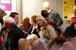 Rotterdam 29 februari 2008
Linda de Mol en 1eroen Rietbergen komen aan op vliegveld Zestienhoven na hun eerste liefdesvakantie in portugal. Buiten stormt/ waait het het.
Peter Smulders bv