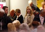Rotterdam 29 februari 2008
Linda de Mol en 1eroen Rietbergen komen aan op vliegveld Zestienhoven na hun eerste liefdesvakantie in portugal. Buiten stormt/ waait het het.
Peter Smulders bv