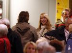 Rotterdam 29 februari 2008
Linda de Mol en 1eroen Rietbergen komen aan op vliegveld Zestienhoven na hun eerste liefdesvakantie in portugal. Buiten stormt/ waait het het.
Peter Smulders bv