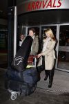Rotterdam 29 februari 2008
Linda de Mol en 1eroen Rietbergen komen aan op vliegveld Zestienhoven na hun eerste liefdesvakantie in portugal. Buiten stormt/ waait het het.
Peter Smulders bv
