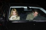 Rotterdam 29 februari 2008
Linda de Mol en 1eroen Rietbergen komen aan op vliegveld Zestienhoven na hun eerste liefdesvakantie in portugal. Buiten stormt/ waait het het.
Peter Smulders bv