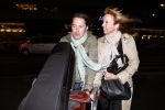 Rotterdam 29 februari 2008
Linda de Mol en 1eroen Rietbergen komen aan op vliegveld Zestienhoven na hun eerste liefdesvakantie in portugal. Buiten stormt/ waait het het.
Peter Smulders bv