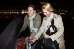 Rotterdam 29 februari 2008
Linda de Mol en 1eroen Rietbergen komen aan op vliegveld Zestienhoven na hun eerste liefdesvakantie in portugal. Buiten stormt/ waait het het.
Peter Smulders bv