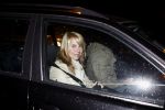 Rotterdam 29 februari 2008
Linda de Mol en 1eroen Rietbergen komen aan op vliegveld Zestienhoven na hun eerste liefdesvakantie in portugal. Buiten stormt/ waait het het.
Peter Smulders bv