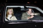 Rotterdam 29 februari 2008
Linda de Mol en 1eroen Rietbergen komen aan op vliegveld Zestienhoven na hun eerste liefdesvakantie in portugal. Buiten stormt/ waait het het.
Peter Smulders bv