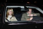 Rotterdam 29 februari 2008
Linda de Mol en 1eroen Rietbergen komen aan op vliegveld Zestienhoven na hun eerste liefdesvakantie in portugal. Buiten stormt/ waait het het.
Peter Smulders bv
