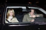 Rotterdam 29 februari 2008
Linda de Mol en 1eroen Rietbergen komen aan op vliegveld Zestienhoven na hun eerste liefdesvakantie in portugal. Buiten stormt/ waait het het.
Peter Smulders bv