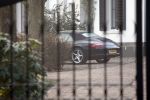 Huizen 17 november 2007
Porsche van Linda de Mol voor haar huis