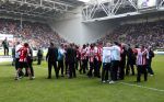 Arnhem, 20 April 2008 Kompetitiewedstrijd Vitesse-PSV, eindstand 0-1 Seizoen 2007/2008
PSV Landskampioen 
Luc v Agt viert feest met Sef Vergoossen