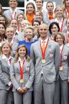 Den Haag 27 augustus 2008
De Olympische medaille winnaars van Peking op het bordes bij Koningin Beatrix. Aanwezig oa Anky v Grunsven Maarten v d Weijden Inge Dekker Marianne Vos Naomi v As Fatima de Moreiro Melo, anky v Grunsven Deborah Gravenstijn...
Peter Smulders bv