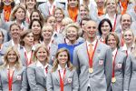 Den Haag 27 augustus 2008
De Olympische medaille winnaars van Peking op het bordes bij Koningin Beatrix. Aanwezig oa Anky v Grunsven Maarten v d Weijden Inge Dekker Marianne Vos Naomi v As Fatima de Moreiro Melo, anky v Grunsven Deborah Gravenstijn...
Peter Smulders bv