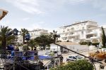 Praia da luz 3 mei 2008
Vandaag was het precies 1 jaar geleden dat Madeleine Mc Cann verdwenen is.  Ze sliepen toen in hotel ocean Club. Op deze dag was er een herdenkingsdiens in de kerk van het dorp. Familie, Michael Wright Sandy Cameron   waren aanwezig. Er waren veel cameraploegen en fotograven aanwezig.
Peter Smulders bv