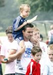 Amsterdam 7 juni 2008
Marc Overmars en zijn vrouw Chantal v Woensel met hun kinderen en zoons van broer bij dag voor ADHD op de toekomst bij Ajax.