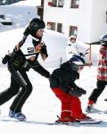 Fiss 15 februari 2009
Ruud Gullit met Joelle en Maxim op wintersport. Ook Marco Borsato en Leontien en Luca Jada en Senna zijn op skivakantie.
Peter Smulders bv