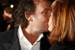 Amsterdam 17 maart 2008
Marco Borsato en Leontine kussend bij premiere van zomerhitte in Tuschinski.
Peter Smulders bv