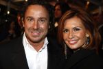 Amsterdam 17 maart 2008
Marco Borsato en Leontine kussend bij premiere van zomerhitte in Tuschinski.
Peter Smulders bv