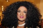 Amsterdam 1 december 2007
Bekende nederlanders verkopen op wereld aids dag draagtassen voor het goede doel in de bijenkorf. Marco Knijnenburg Dutch Diana Ross