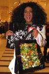 Amsterdam 1 december 2007
Bekende nederlanders verkopen op wereld aids dag draagtassen voor het goede doel in de bijenkorf. Dutch Diana Ross Marco Knijnenburg